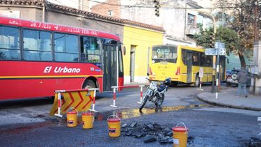 Trabajos de repavimentación en calle Argañaraz con modificaciones en el tránsito y paradas de colectivos