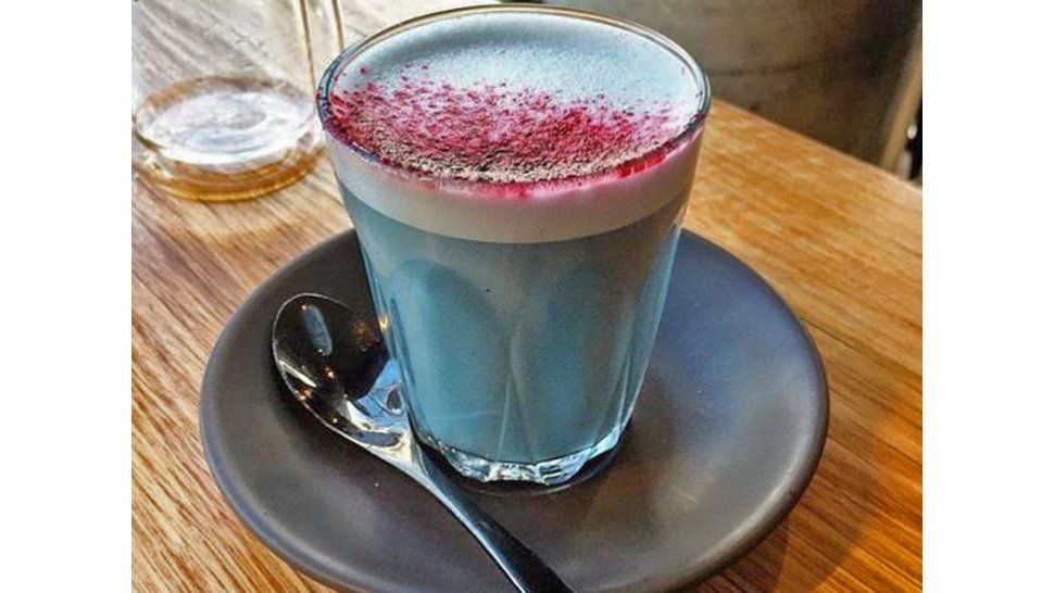 Blue latte el café azul que revolucionará el desayuno