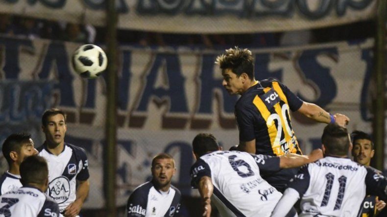 El plantel de Juventud Antoniana de Salta vende rifas para poder subsistir