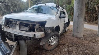 Chocó en ruta 1, dejó abandonada la camioneta que quedó en sentido contrario y huyó