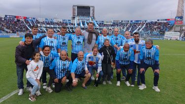 Gimnasia de Jujuy homenajeó a los campeones del ascenso del 94