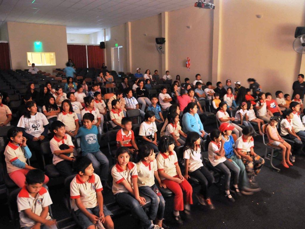 Niños en Centro Cultural