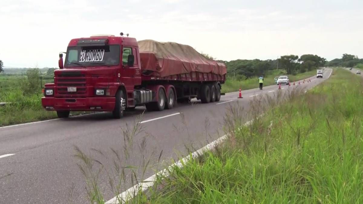 Un camión quedó varado en Ruta 66