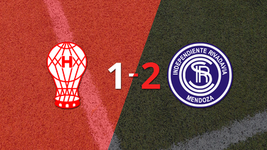 Independiente Riv. (M) le dio vuelta el partido a Huracán con un 2-1