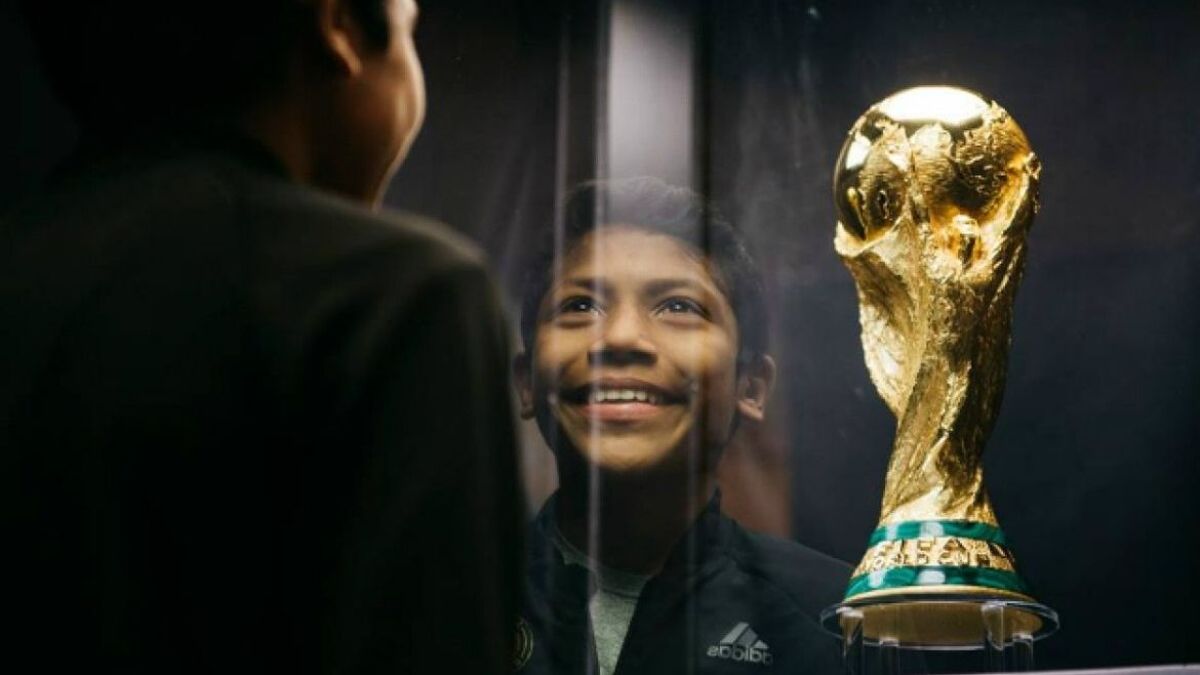 Copa del Mundo: ¿De qué está hecha y quién puede tocarla?