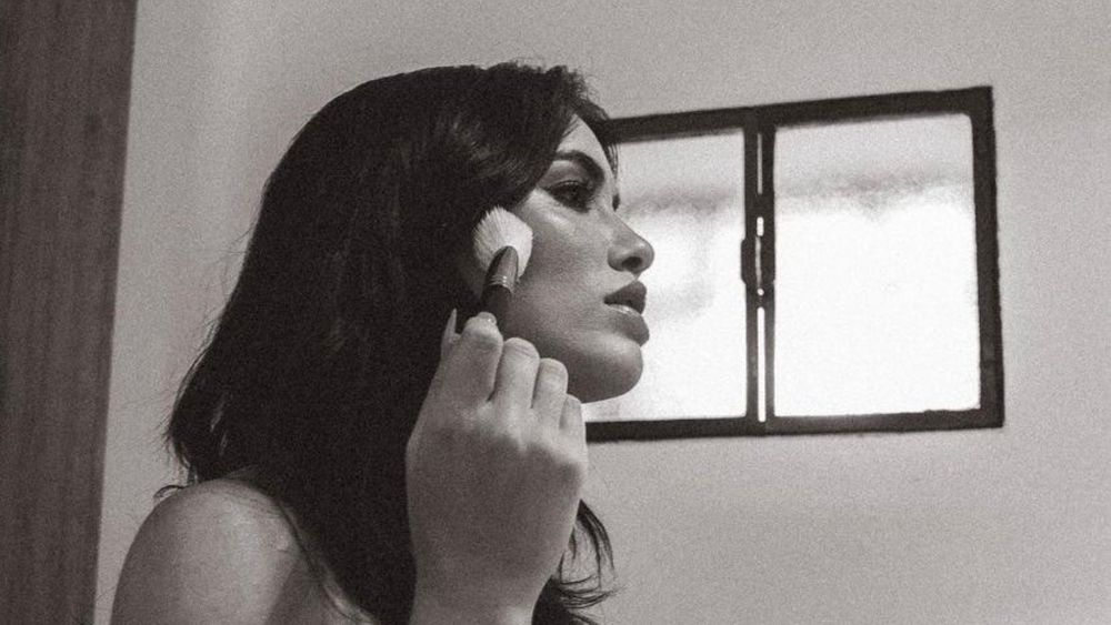 “Cómprame un brishito” se llama el nuevo tema de Lali Espósito.