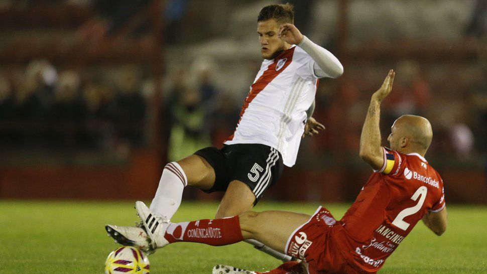 Bruno Zuculini jugó inhabilitado para River Plate y se perderá la revancha ante Racing