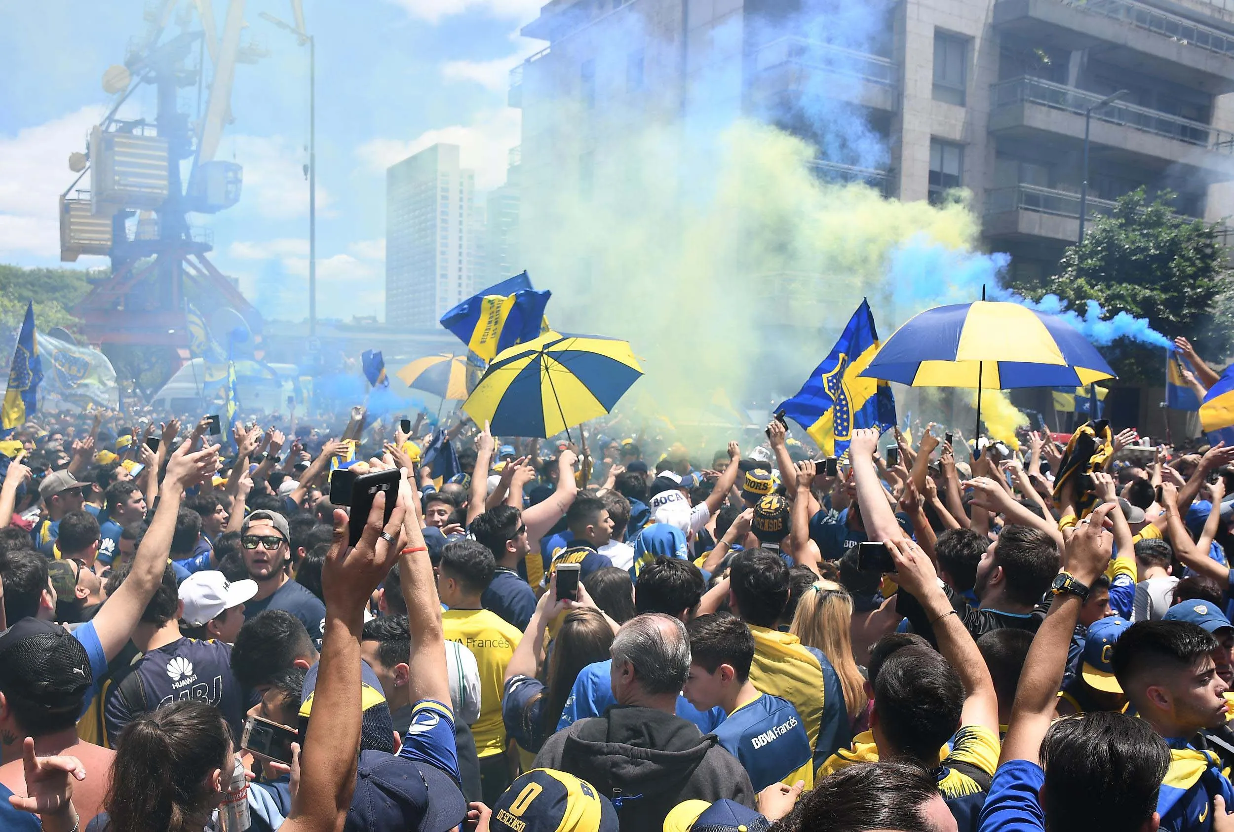 Banderazo de Boca Juniors en la previa de la final de la Copa Libertadores.