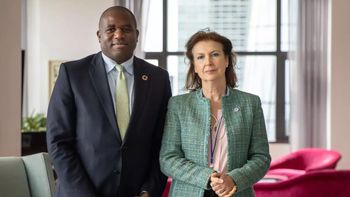 La canciller argentina Diana Mondino se reunió con su par de Reino Unido, David Lammy.