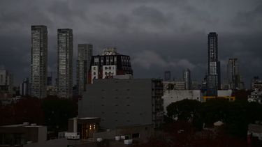 El SMN emitió alertas por tormentas y viento para varias provincias durante la llegada de la Tormenta de Santa Rosa.
