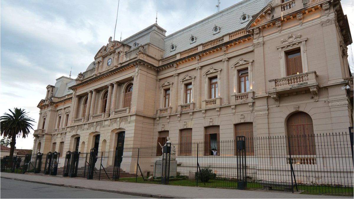 El lunes continúan las reuniones paritarias entre el gobierno y los gremios estatales
