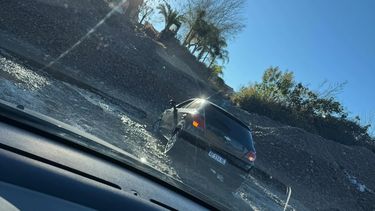 Auto varado en el Río Chijra&nbsp;