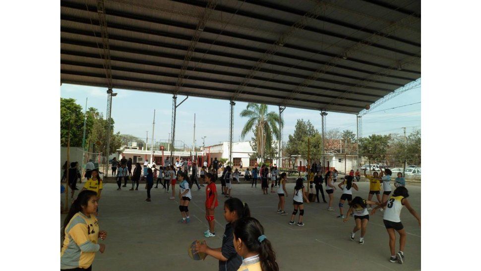 Chicos disfrutando del deporte