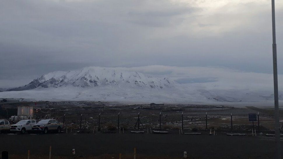 Aunque parezca difícil de creer, Pirquitas amaneció todo nevado a días del inicio del verano