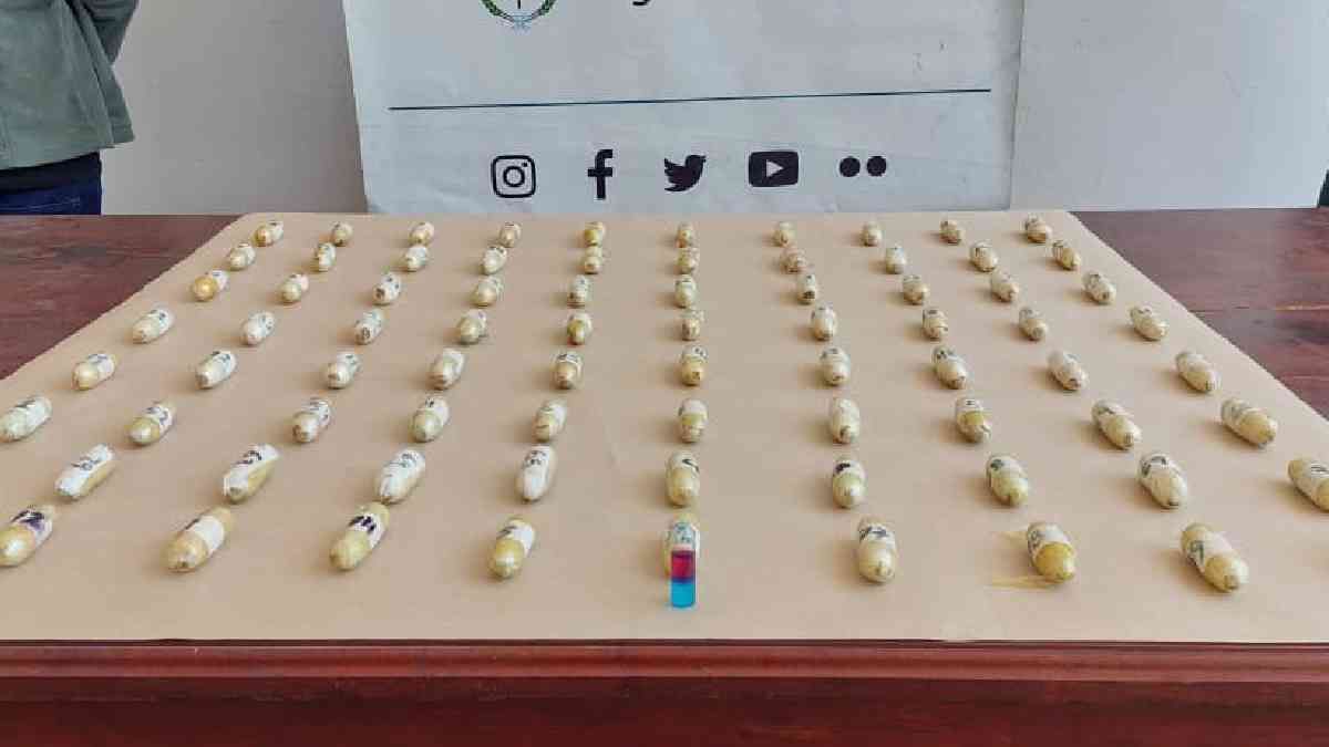Intentaronpasar drogas en cápsulas y en un bolso: dos detenidos