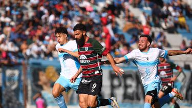 El choque entre Gimnasia de Jujuy y Defensores Unidos deZárate corresponde a la 23 fecha de la Primera Nacional, y se disputó estedomingo desde las 16 horas en el estadio 23 de Agosto con el arbitraje deEduardo Lucero.