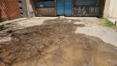 Vecinos de la avenida Santibáñez denuncian suciedad y abandono tras partidos de la Liga Jujeña