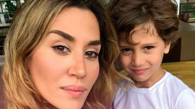 Jimena Barón se defendió de la críticas por llevar a su hijo de compras