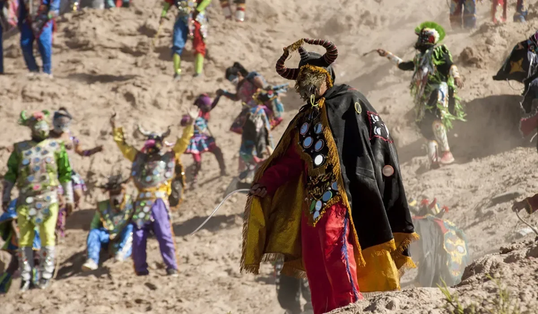 Cu Ndo Es La Bajada De Los Diablos De Uqu A En El Carnaval De Jujuy