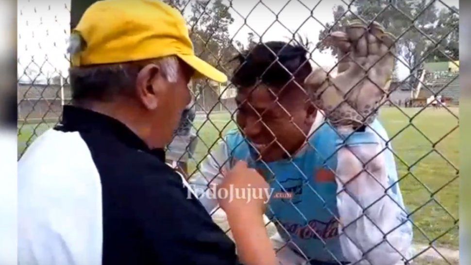 Copa Jujuy hasta las lágrimas: emoción del arquero de Cuyaya con su papá en la tribuna