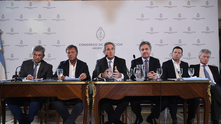 dnu del acuerdo con el fmi: el oficialismo obtuvo dictamen en la bicameral