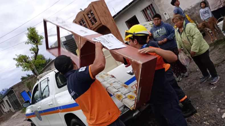 Cedió la defensa del Río Grande en barrio Belgrano: Hay familias evacuadas
