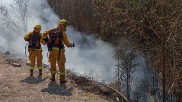 Vecinos siguen quemando basura a pesar de la alerta extrema