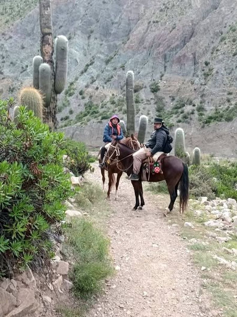 Mat&iacute;as Cha&ntilde;i, presidente de la Comunidad de Punta Corral junto al Comisionado Municipal de Tumbaya realizaron el recorrido hacia el Santuario de la Virgen de Punta Corral