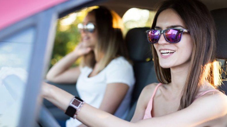 Según un informe, las mujeres manejan mejor que los hombres