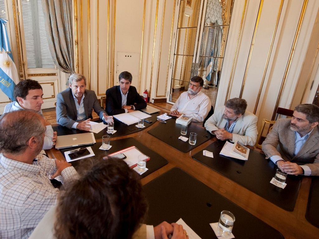 Reunión entre Ministros y ONG