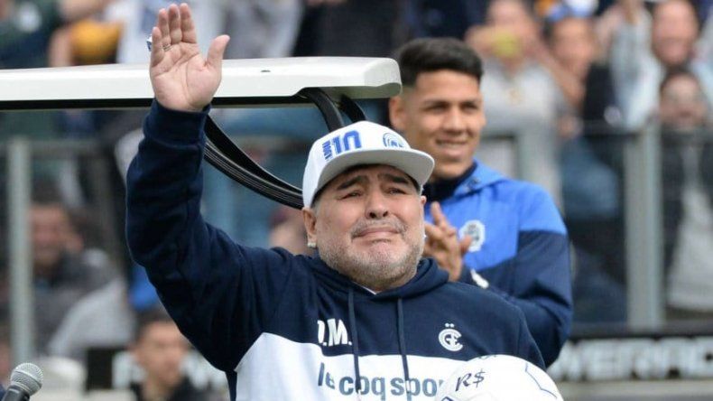 La carta de Maradona para despedirse de los hinchas del Lobo Platense 