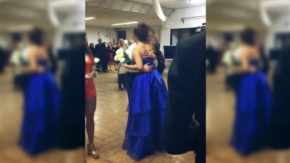 Las amigas se fueron de sus 15 a una previa y ella las escrachó