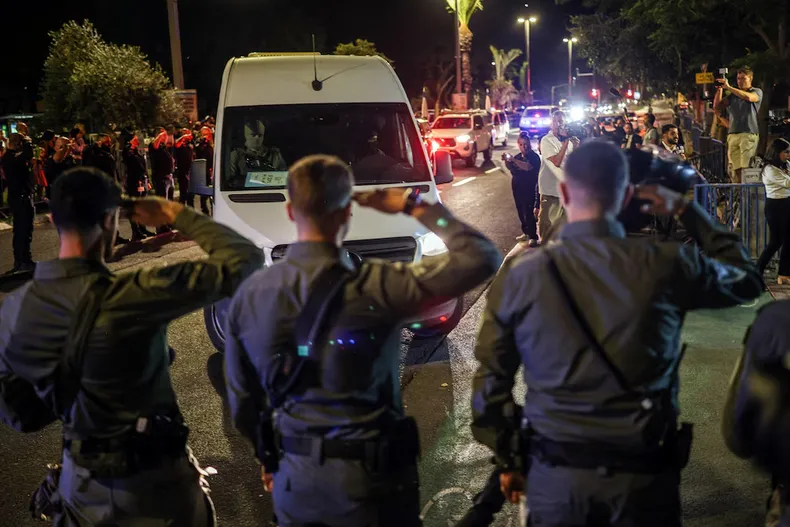 El Ejército israelí informó que el Instituto Forense Abu Kabir identificó a Uriel Baruch, Tamir Nimrodi y Eitan Levy. En cuanto al cadáver restante, indicaron que “no coincide con el de una persona secuestrada”