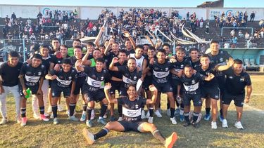 Cuyaya goleó en el clásico barrial