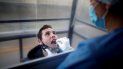 Un trabajador sanitario toma una muestra para test de coronavirus /Foto: AP. Natacha Pisarenko. Un trabajador sanitario toma una muestra para test de coronavirus /Foto: AP. Natacha Pisarenko.