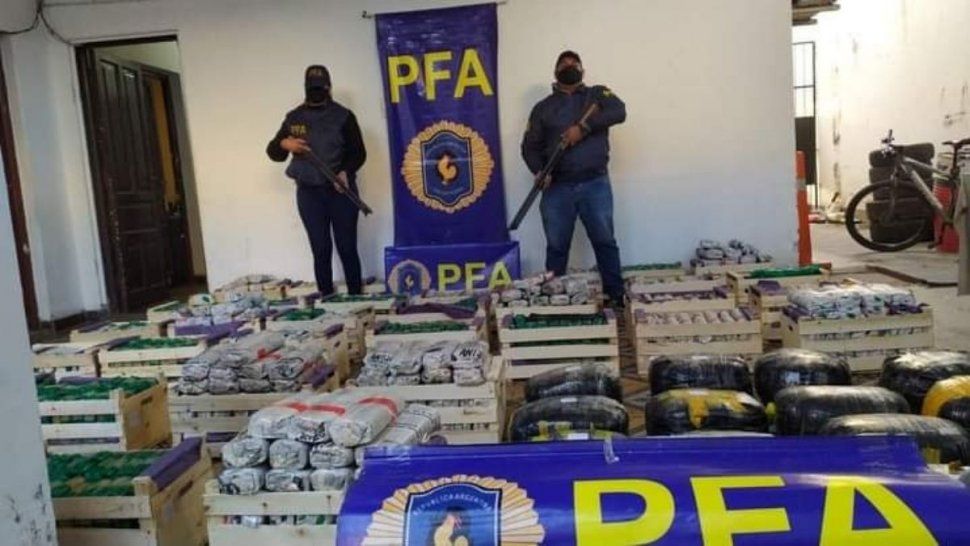 Incautaron más de 480 kilos de hojas de coca en un camión
