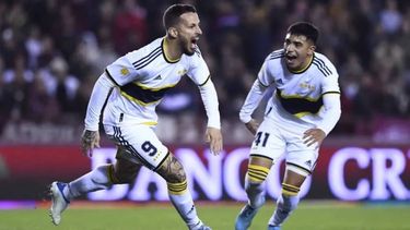 Boca venció a Lanús con gol de Benedetto y es el único puntero