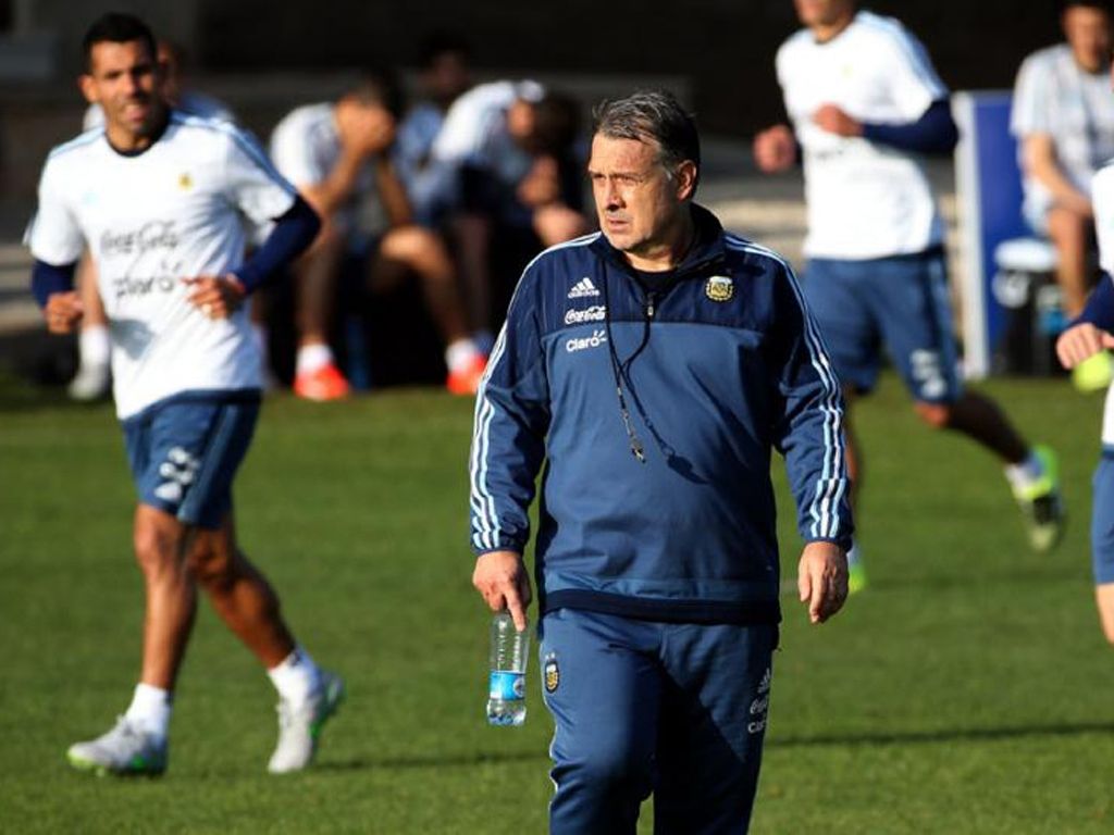 Martino repetiría el equipo