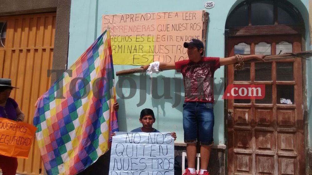 Estudiantes del CEIJA Idear se crucificaron buscando tener respuestas