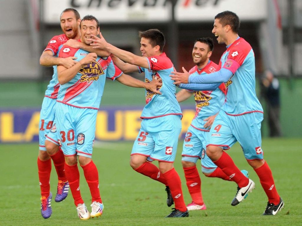 Arsenal goleó al Tomba