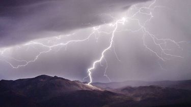 Alerta meteorológico en 21 provincias por tormentas y calor extremo