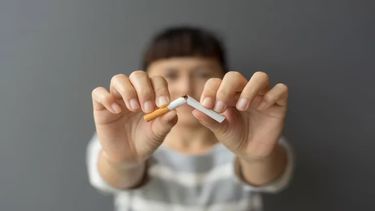 225.000 personas se enferman debido al cigarrillo, y otras 45.000 pierden la vida a causa de esta problemática.