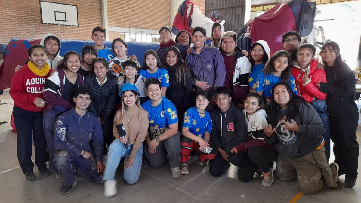 Chicos de la promo 2022 de la ETP.