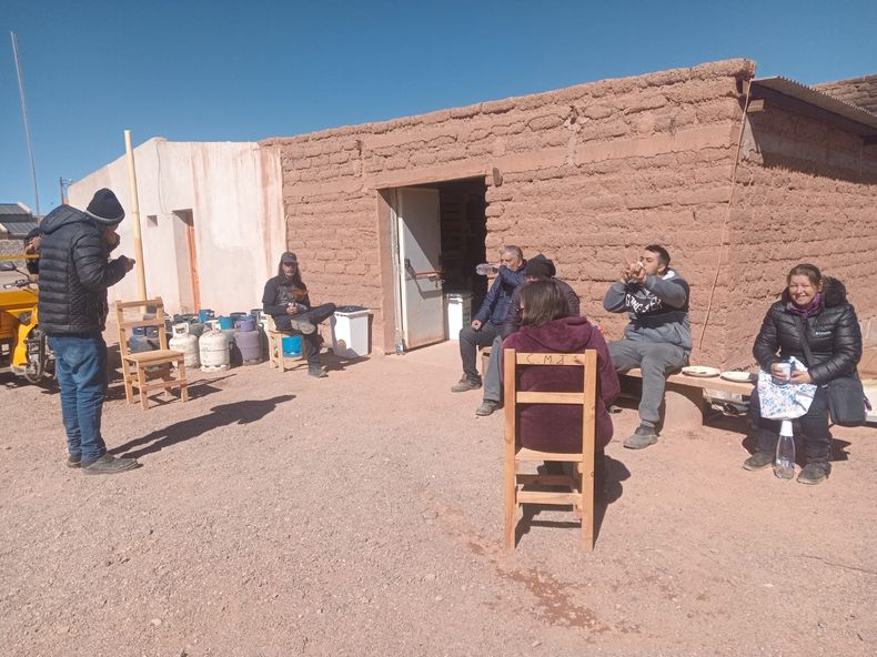 Comedor para los camioneros varados en Paso de Jama.
