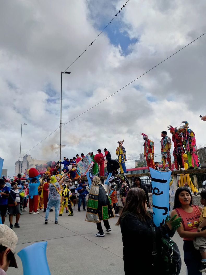Comenzó el desentierro del carnaval de flores