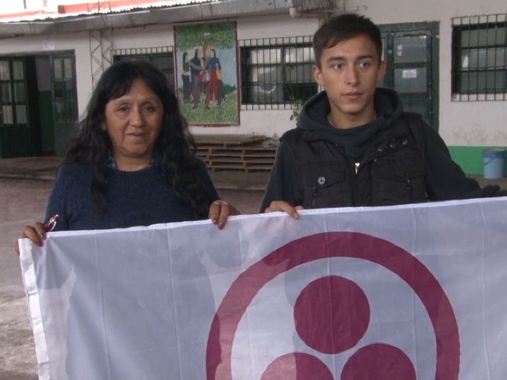 Directora y alumno del Colegio La Salle