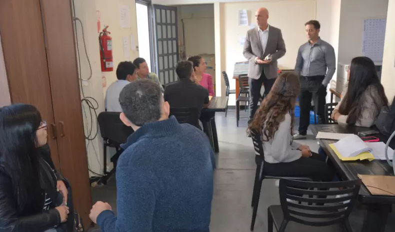El Dr. Meyer hizo hincapié en la necesidad de continuar fortaleciendo el sistema electoral, al tiempo que destacó el compromiso de los empleados del Tribunal Electoral