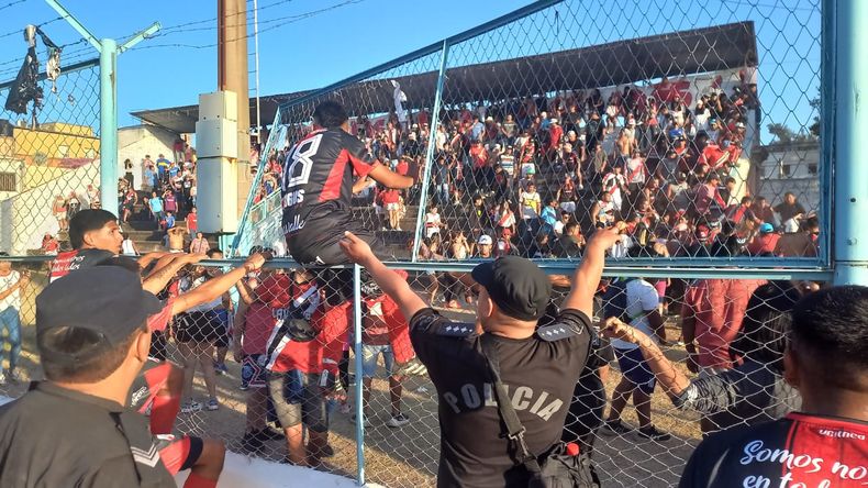 Inconvenientes en la última fecha de la Liga Jujeña de Fútbol en la hinchada de Lavalle