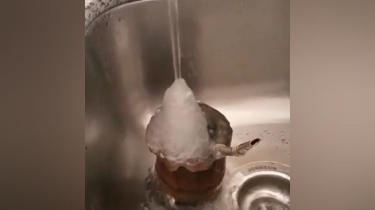 Se filtró un video del agua que se congela al golpear un mate.&nbsp;