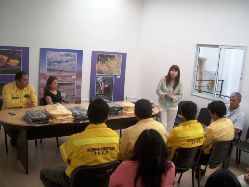 Secretaria Ambiental con brigadistas